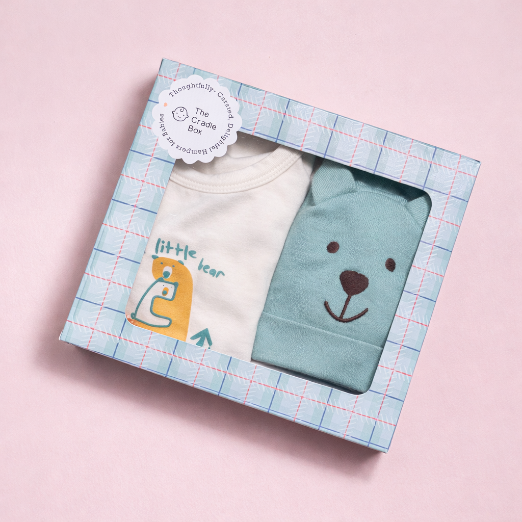 The Little Looker (4pcs) – 4 in 1 Unisex Newborn Baby Outfit & Gift Hamper