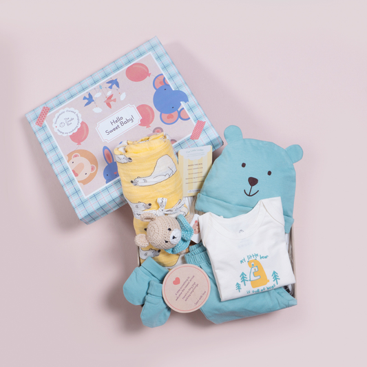 The Little Looker – 6 in 1 Unisex Newborn Baby Outfit & Gift Hamper